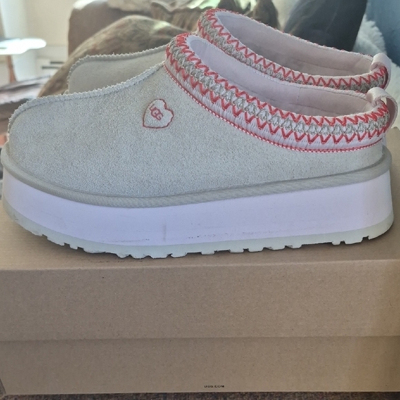 UGG Tazz Womens Tan and Pink Slides, Slippers Valentine Edition - Picture 3 of 11